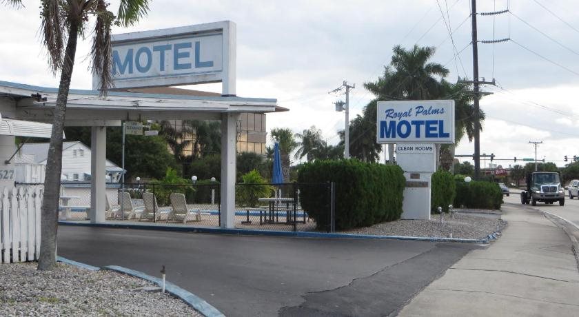 Royal Palms Motel - carbon neutral hotel in Stuart