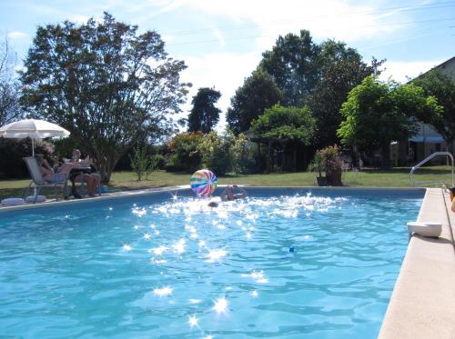 The Retreat @ Le Grand Bois — hotel in Miramont-De-Guyenne