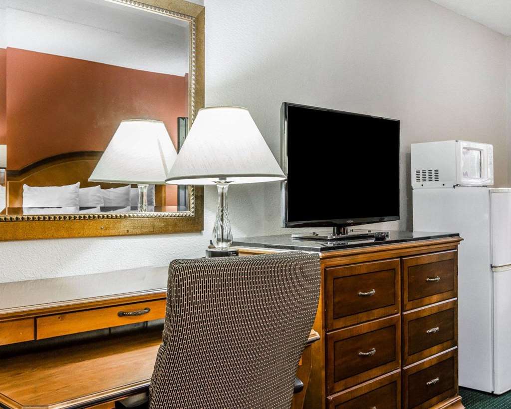 Econo Lodge Inn & Suites Enterprise - photo 14