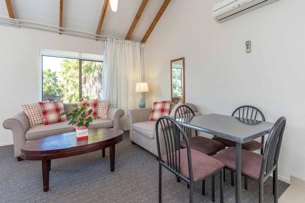 Anzac Court Motel — 4-Star Luxury Hotel in Auckland, New Zealand