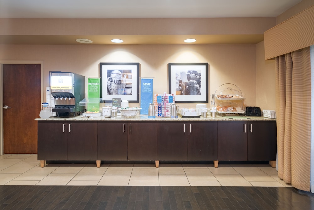 Hampton Inn Corydon - photo 35