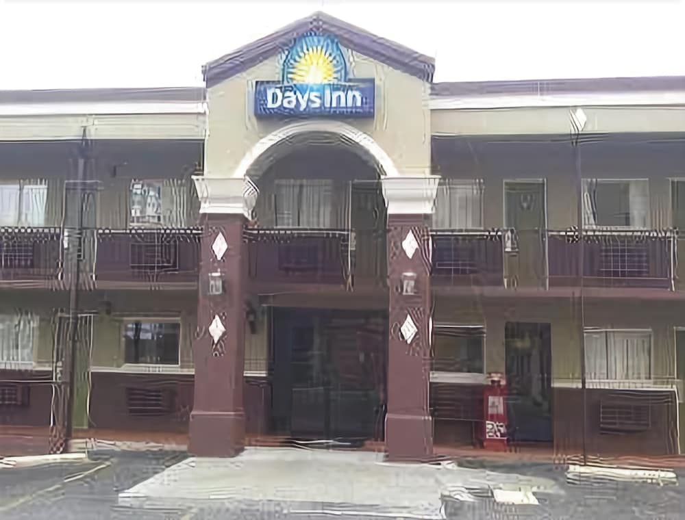 Days Inn by Wyndham Hot Springs - featured photo