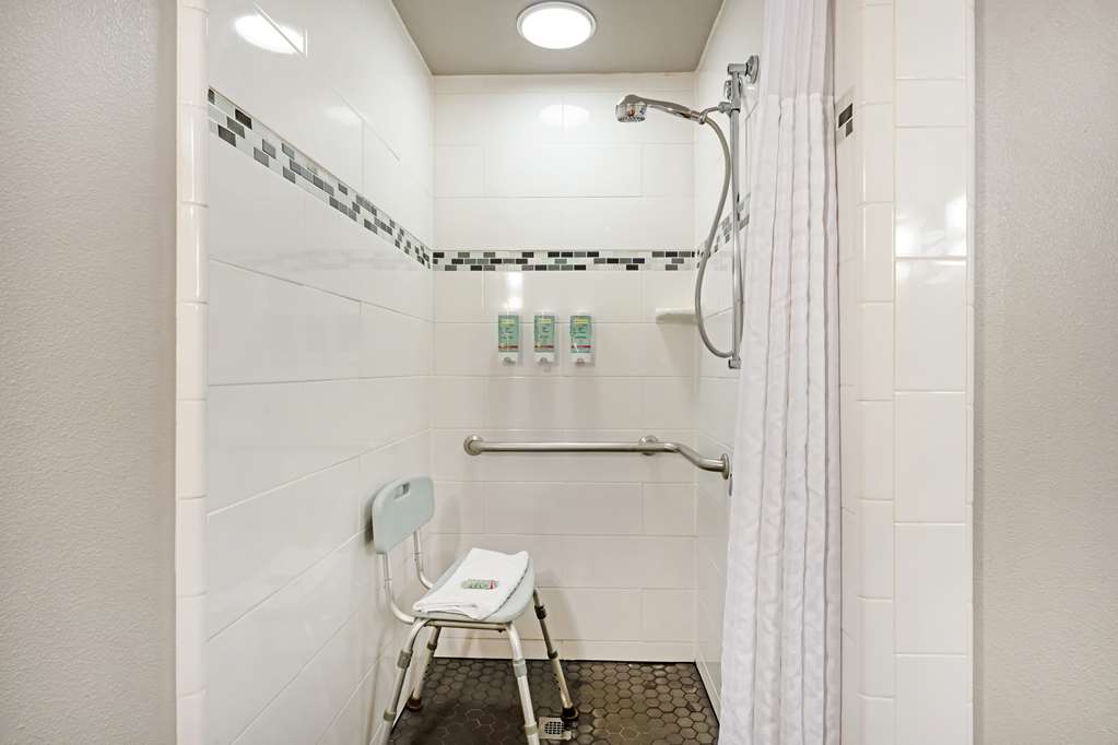 Best Western Cedar Inn & Suites - photo 31