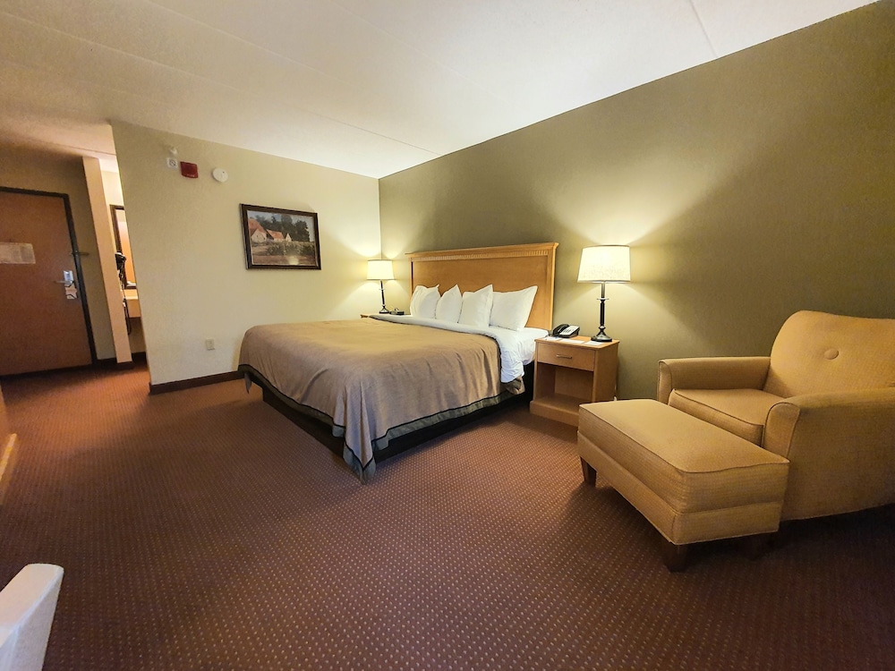 AmeriVu Inn & Suites Waconia - photo 34