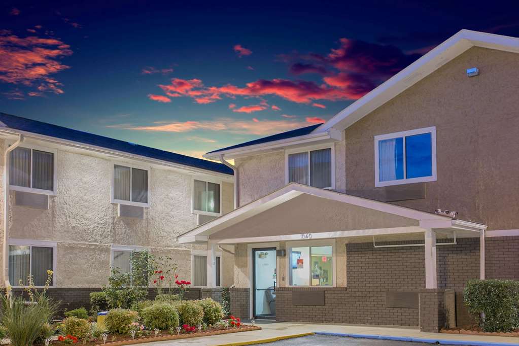 Super 8 by Wyndham South Boston VA - photo 2