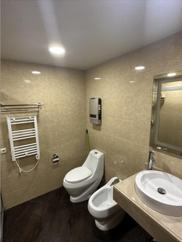 Dreamland Oasis 1st floor Apartment With a Garden by the Sea