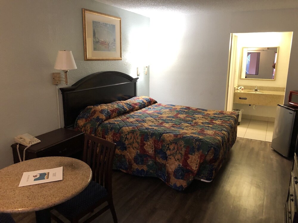Executive Garden Titusville Hotel - photo 16