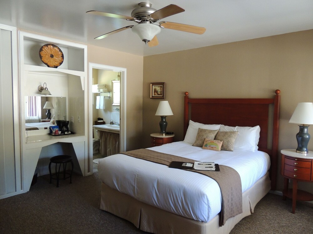Indian Creek Lodge - photo 8
