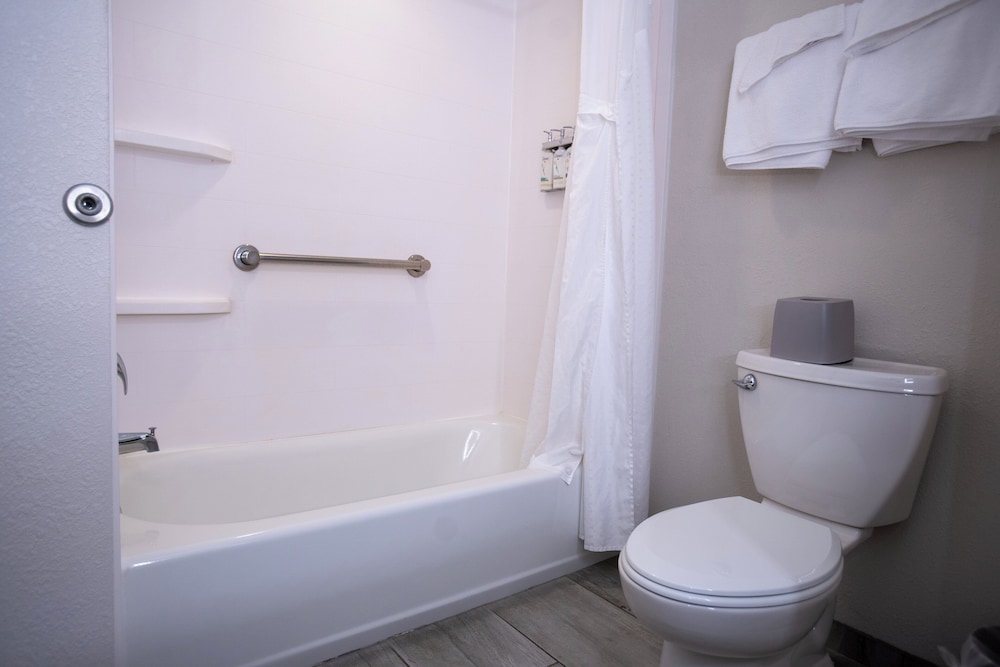 Holiday Inn Express Pembroke by IHG - photo 13