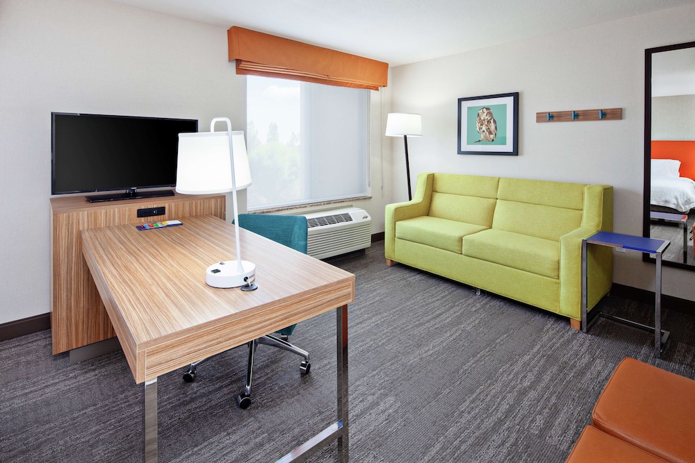 Hampton Inn & Suites Chino Hills - photo 7