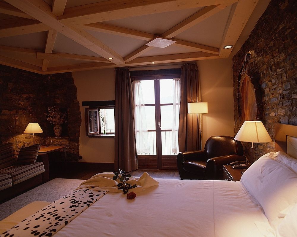 Hotel Los Siete Reyes - carbon neutral hotel in Ainsa