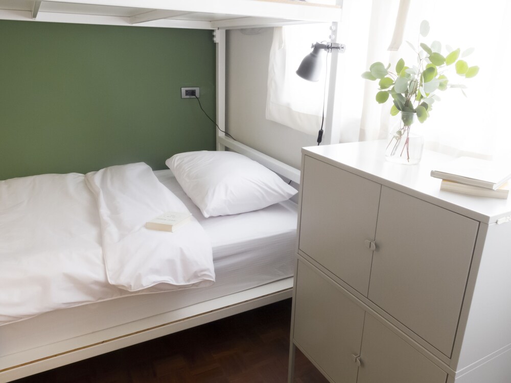 Weeping Willow Sukhumvit 26 Hostel