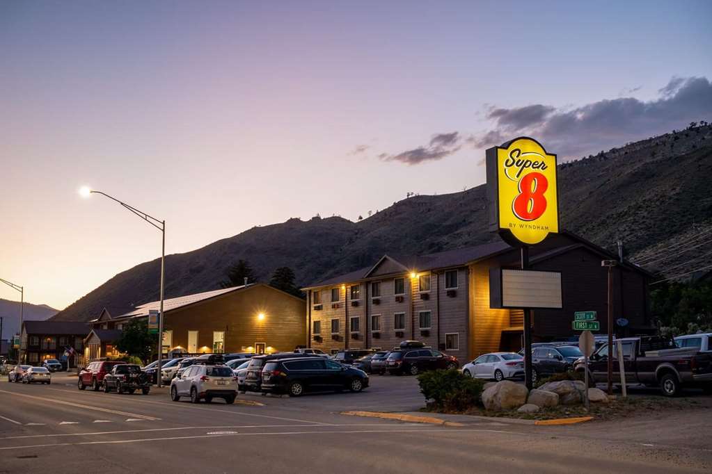 Super 8 by Wyndham Gardiner Yellowstone Park Area - photo 30