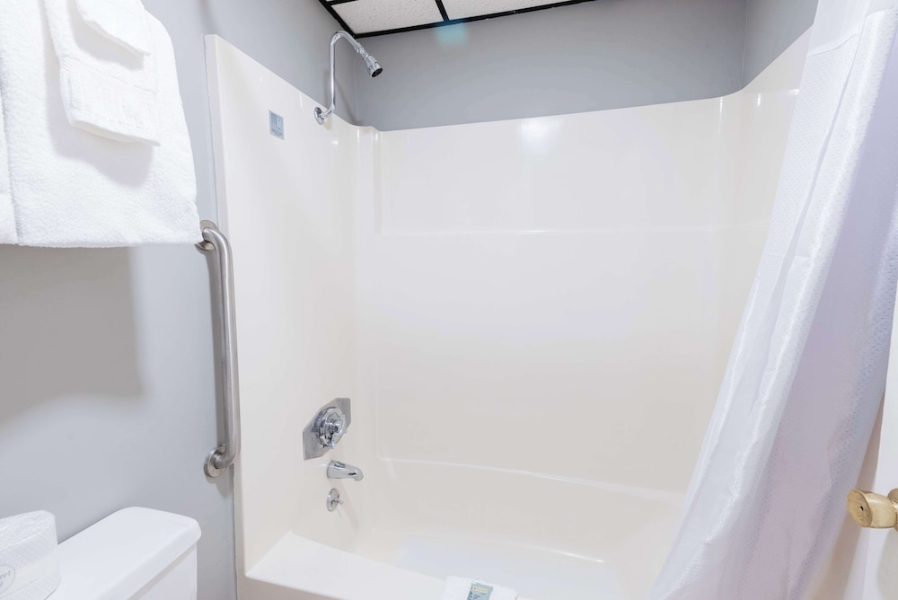 Fireside Inn & Suites Bangor - photo 42