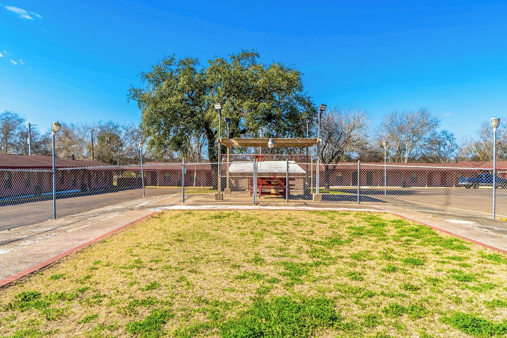 Oyo Hotel Beeville Us 181 - photo 107