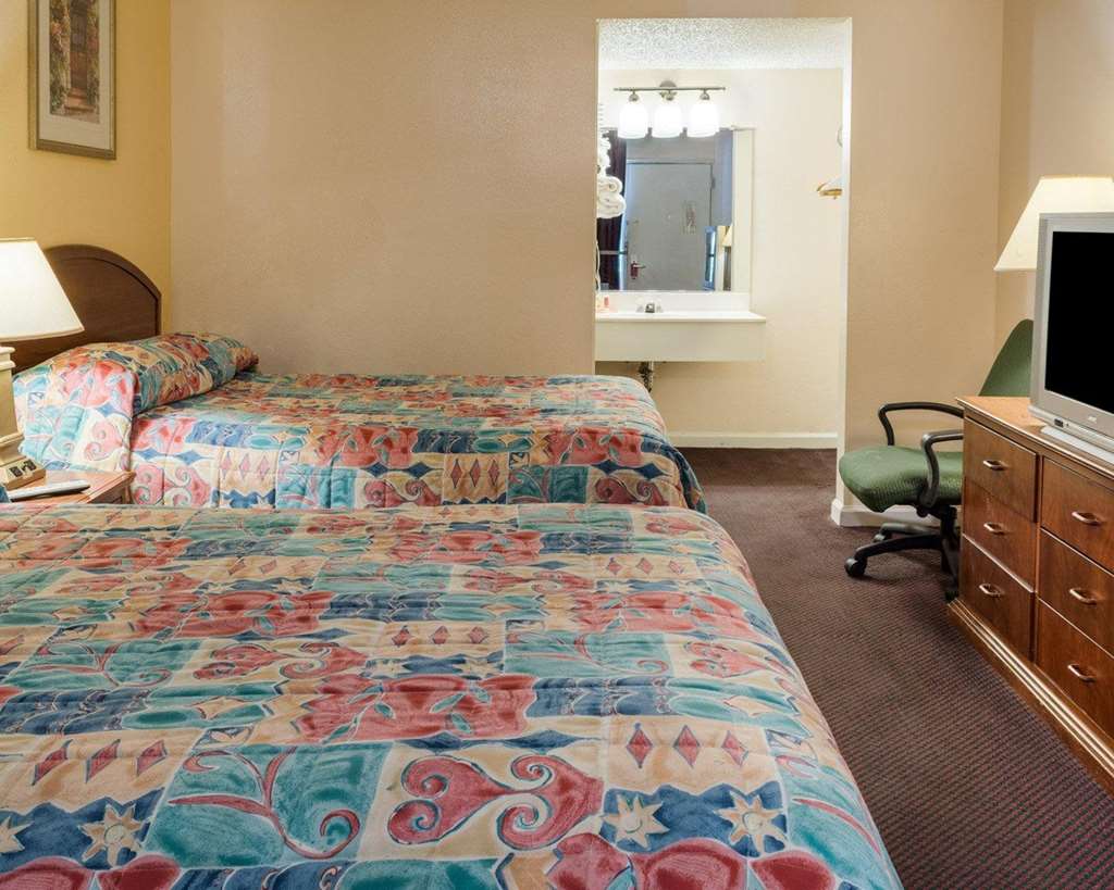 Rodeway Inn Colonial Heights I 95 - photo 24