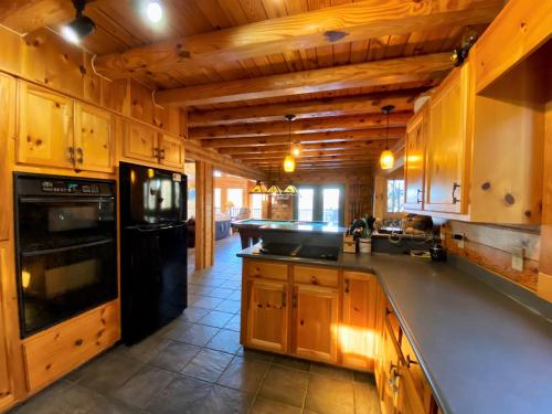 Bear Rest — 4-Star Luxury Hotel in Ferguson, United States