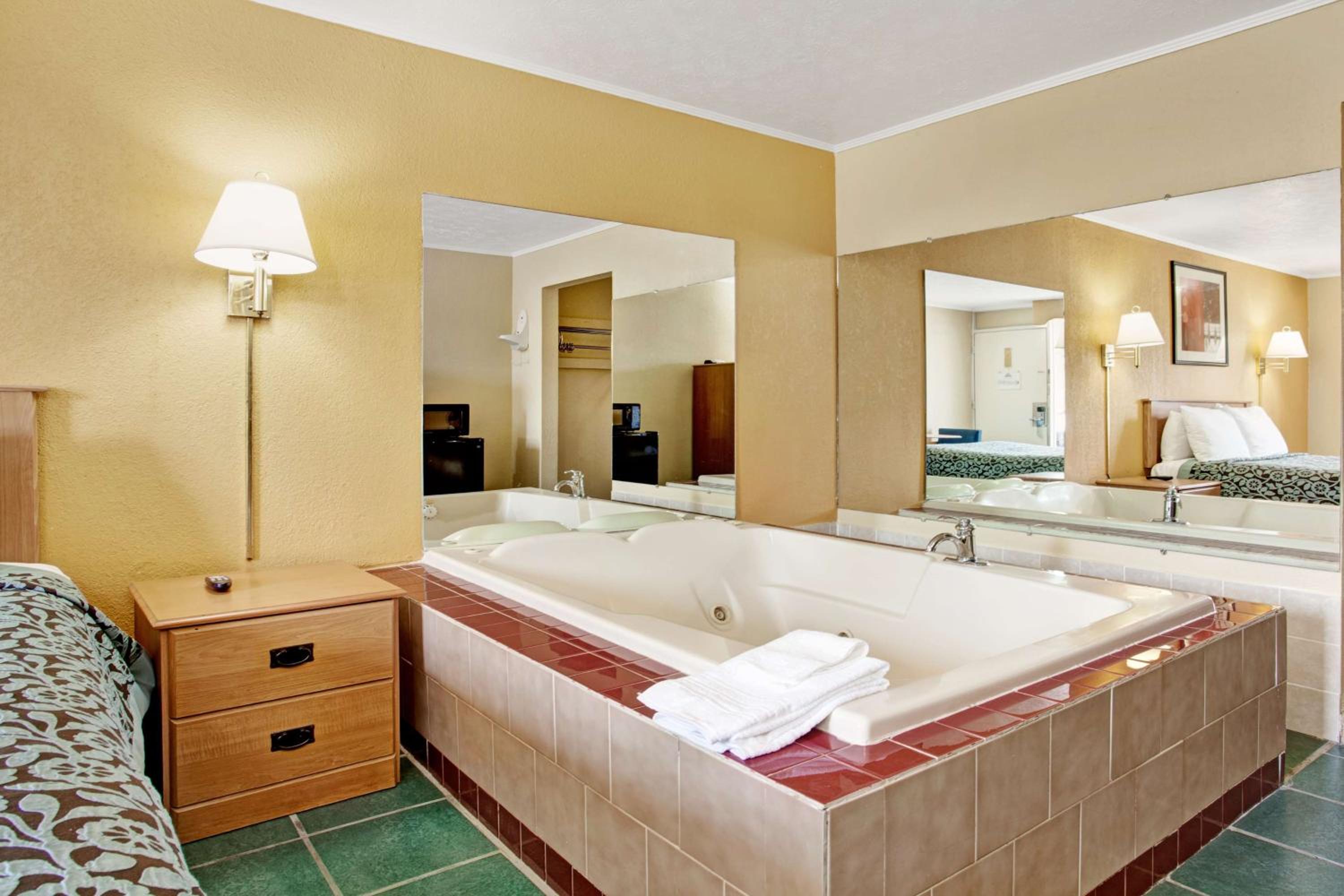 Days Inn by Wyndham Knoxville West - photo 21