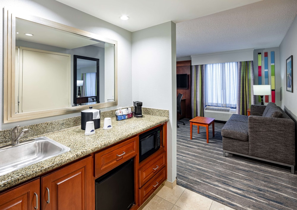 Hampton Inn & Suites Mobile I 65@ Airport Blvd - photo 23