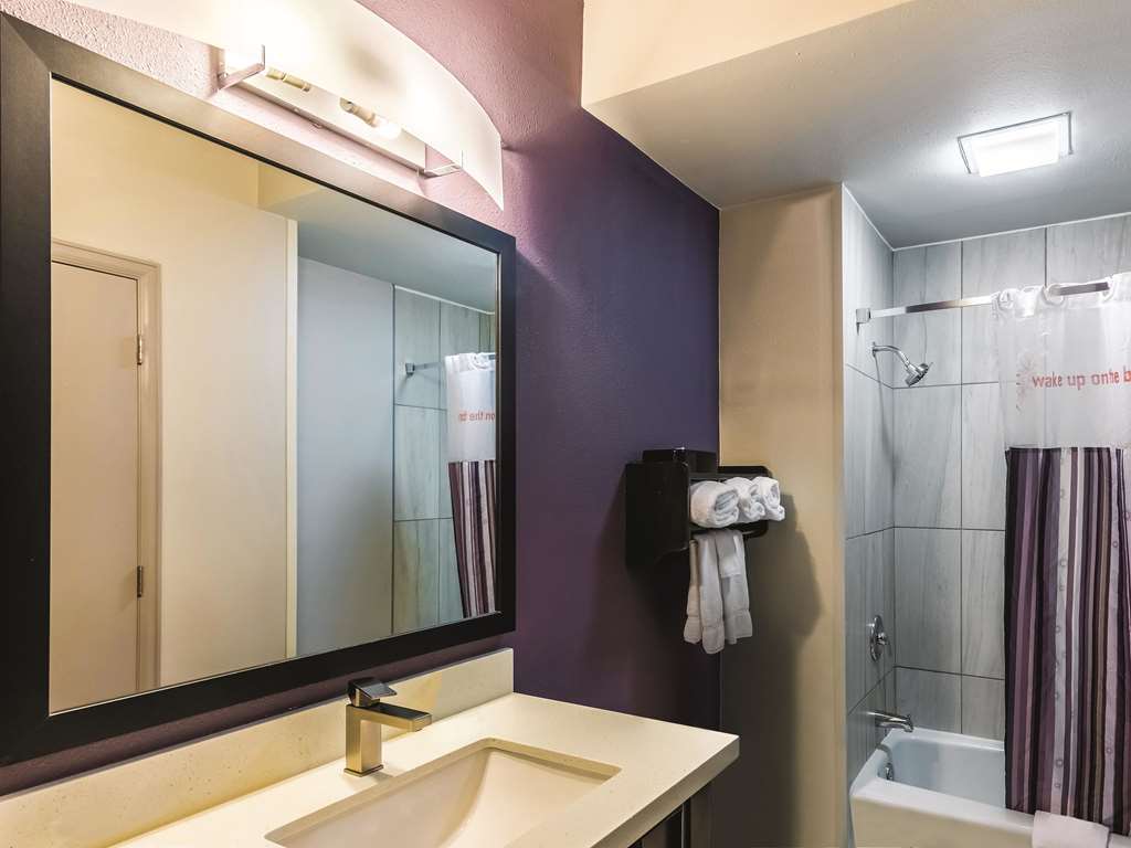 La Quinta Inn & Suites by Wyndham Colorado Springs North - photo 16