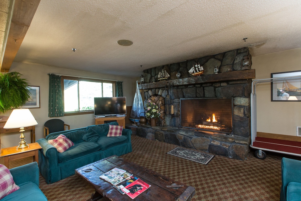 Commodores Inn - photo 5