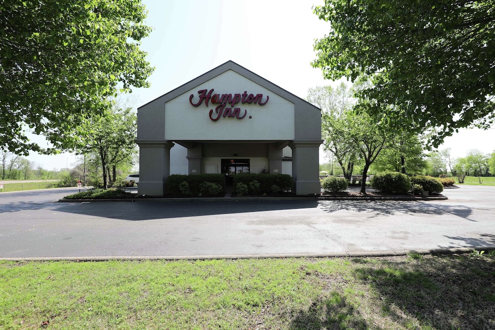 Hampton Inn Dyersburg - photo 35