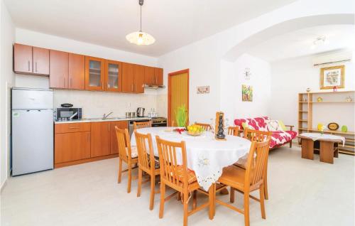 Six Bedroom Holiday Home In Sipan