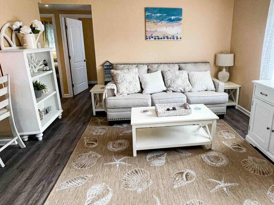 Rehoboth getaway HotTub EV 2bd 3.7mi beach outlets in Rehoboth Beach, United States