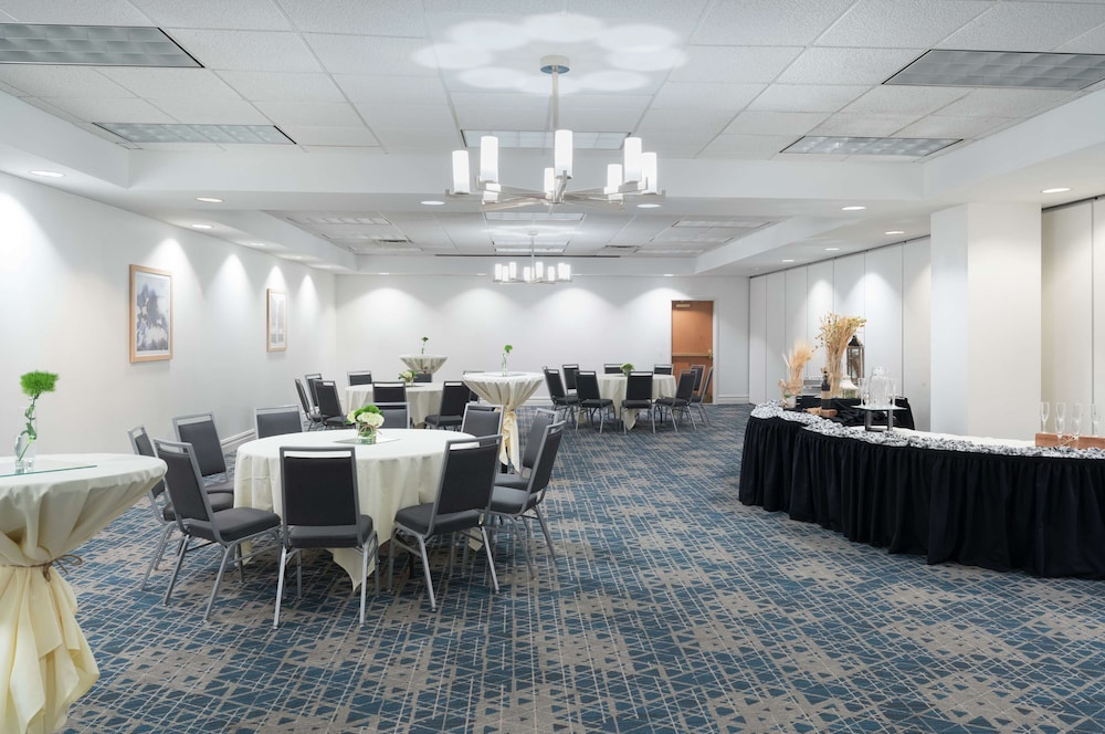 Hampton Inn Philadelphia Center City Convention Center - photo 26