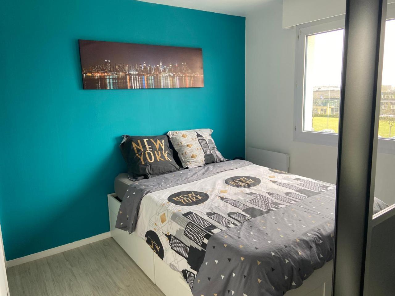 Grand Studio Lumineux Caen Memorial in Caen, France