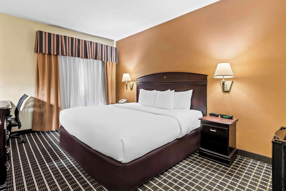 Comfort Inn & Suites Somerset New Brunswick - photo 9
