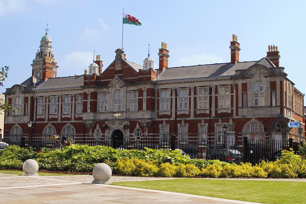 Morgans Hotel — 4-Star Luxury Hotel in Swansea, United Kingdom