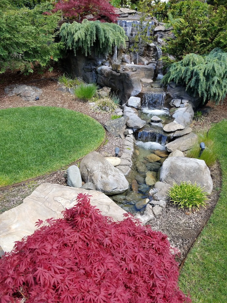 Redwood Garden Inn - photo 17