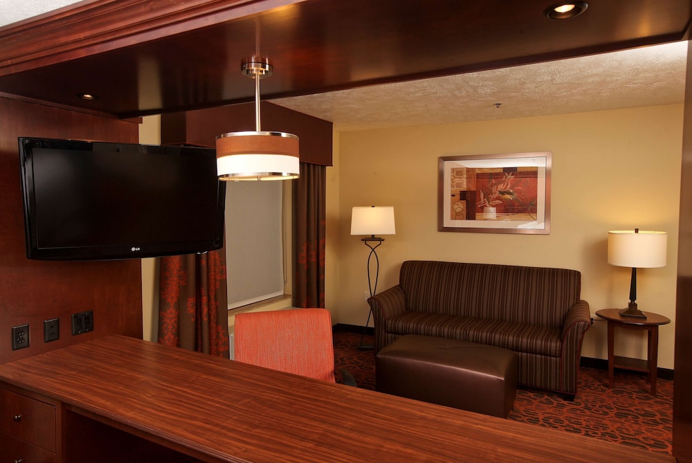 Hampton Inn & Suites by Hilton Fargo Medical Center - photo 14