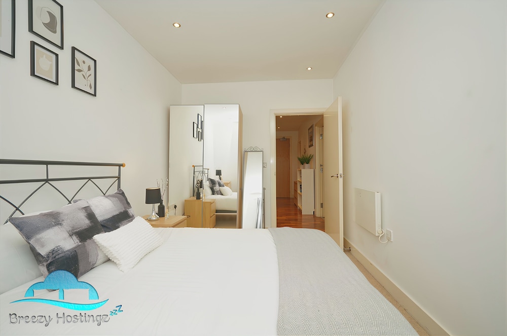 2 Bed Flat Sleeps 6 Parking Wifi — 4-Star Luxury Hotel in Manchester, United Kingdom