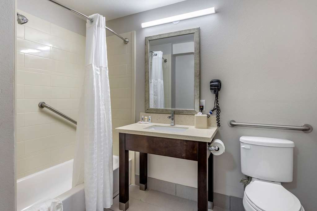 Comfort Inn & Suites North Little Rock JFK Blvd - photo 17