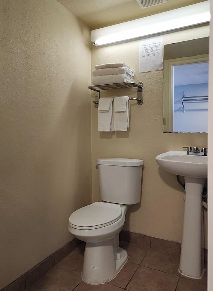 Welcome Inn And Suites - photo 24