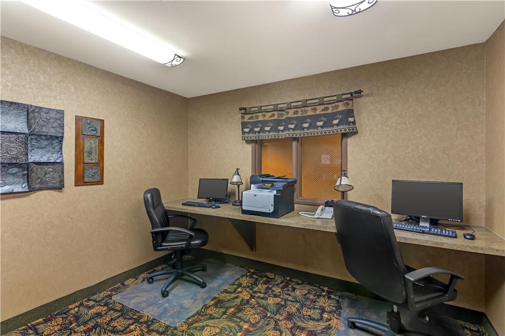 Best Western Plus Kelly Inn & Suites - photo 13