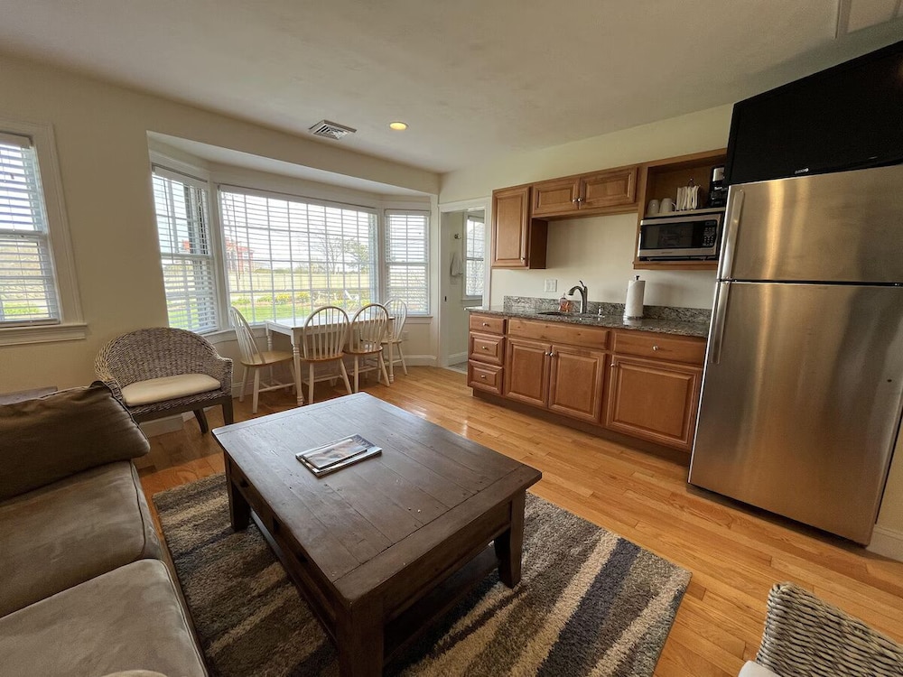 Beach Breeze Inn - photo 37