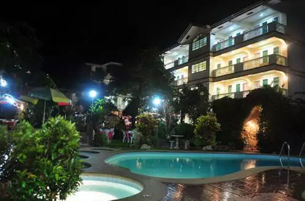 Apartelle de Francesca in Puerto Galera, Philippines