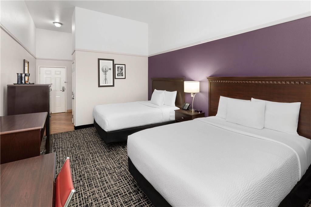 La Quinta Inn & Suites by Wyndham Brownwood - photo 21