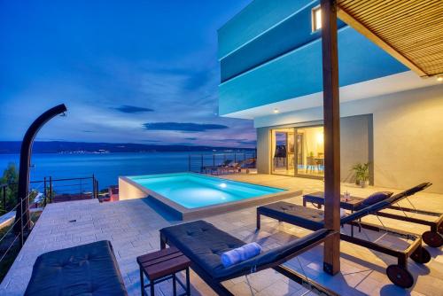 2 bedroom Villa La Vita with private heated 33sqm pool — 4-Star Luxury Hotel in Jesenice, Croatia