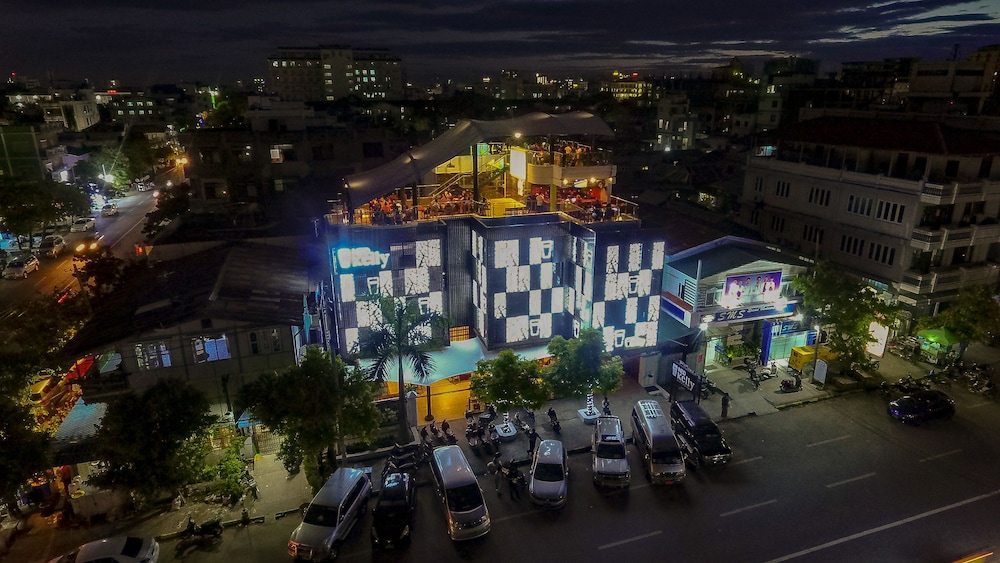 Ned Kelly Hotel & Irish Pub - carbon neutral hotel in Mandalay