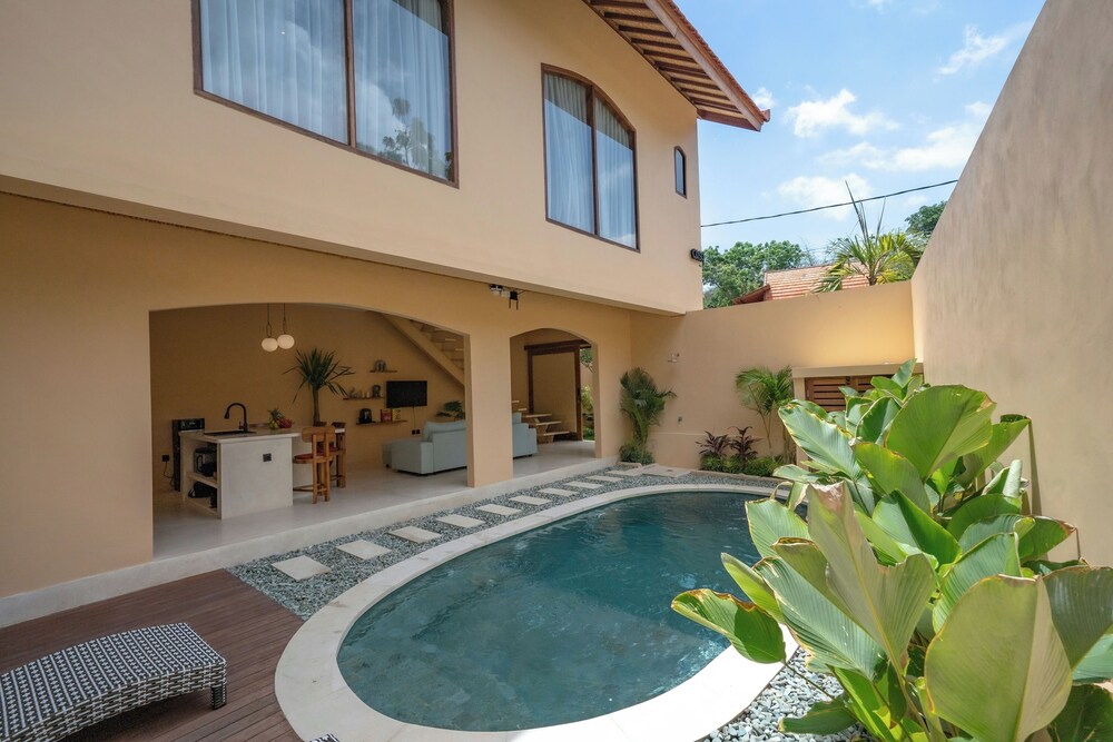Casa Sana Uluwatu — 4-Star Luxury Hotel in Pecatu, Indonesia