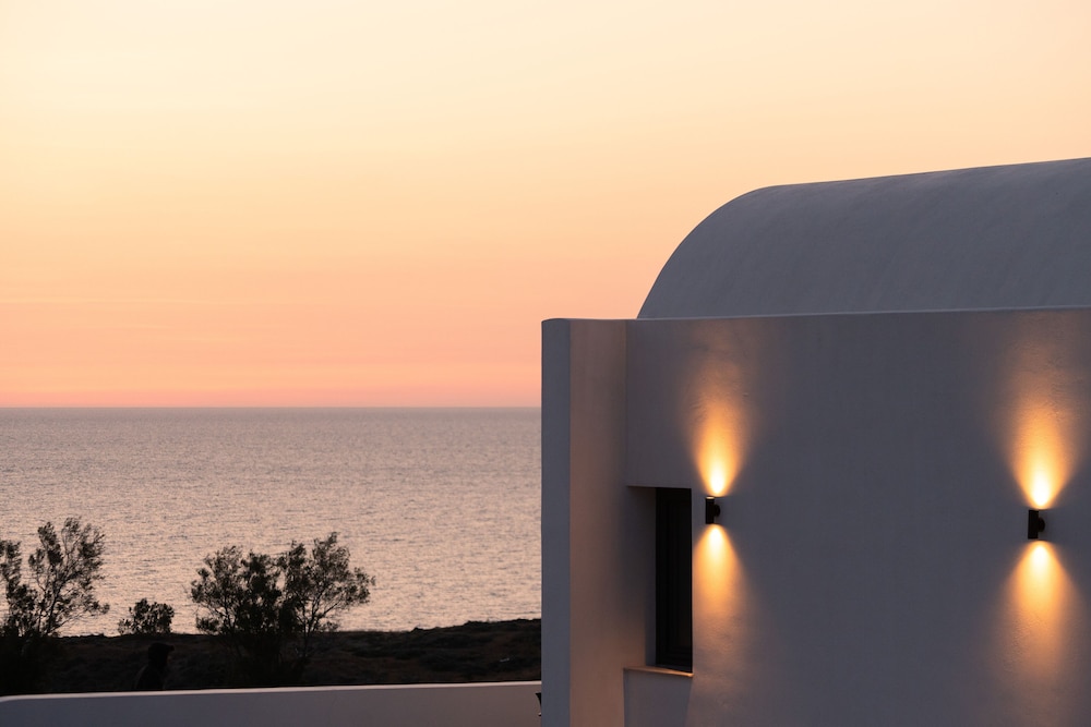 AKRI Suites Vourvoulos — Fira — photo 4