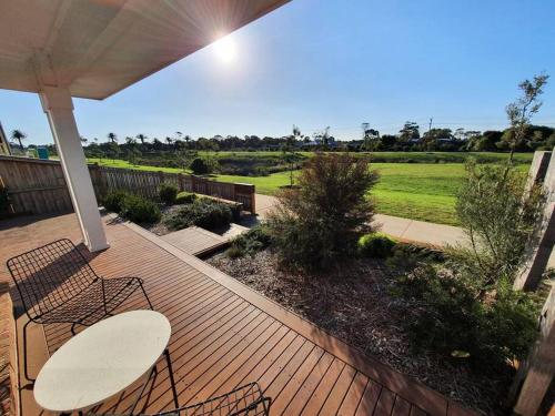 Spacious 3 bedroom home close to town and beach — 4-Star Luxury Hotel in Saint Leonards, Australia