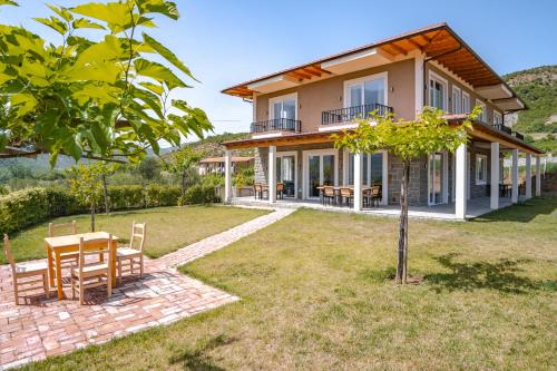 Bujtina Lumo Entire Lodge swimming pool — 4-Star Luxury Hotel in Ballaban, Albania
