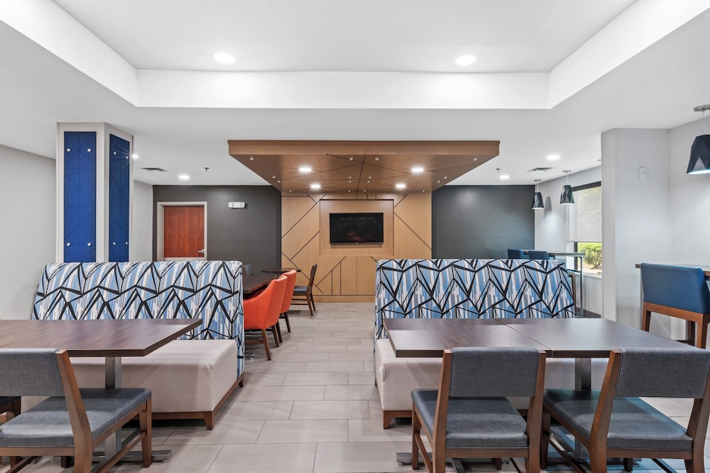 Holiday Inn Express & Suites Maumelle Little Rock NW by IHG - photo 51