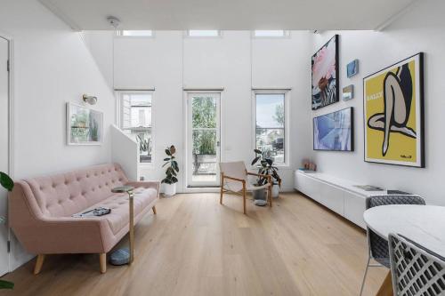'The Loft' A Chic City fringe Balcony Hideaway — 4-Star Luxury Hotel in Melbourne, Australia