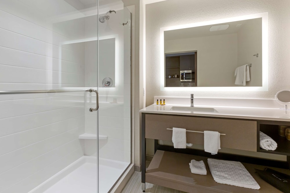 Best Western Plus Executive Residency Phoenix North Happy Valley - photo 44